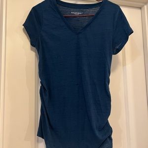 Maturnity v neck shirt